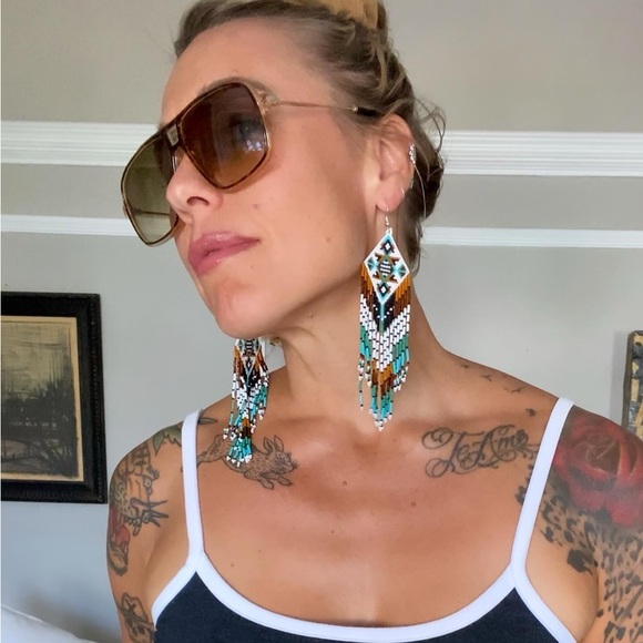 Hand beaded earrings - Picture 5 of 12